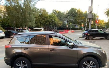 Toyota RAV4, 2017 год, 3 400 000 рублей, 6 фотография