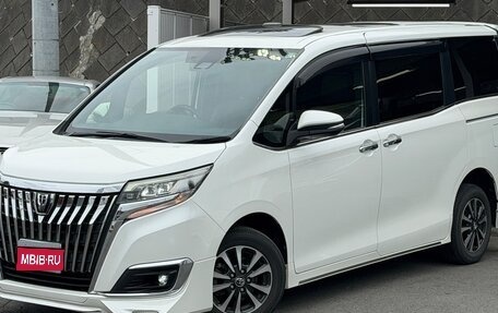 Toyota Esquire I, 2021 год, 1 799 000 рублей, 1 фотография