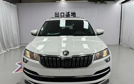 Skoda Karoq I, 2023 год, 1 973 060 рублей, 2 фотография