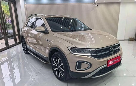 Volkswagen T-Roc I, 2023 год, 1 700 000 рублей, 1 фотография