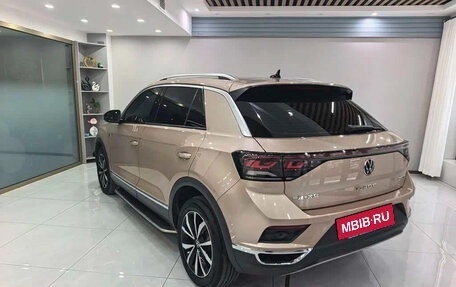 Volkswagen T-Roc I, 2023 год, 1 700 000 рублей, 5 фотография