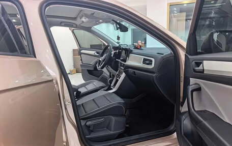 Volkswagen T-Roc I, 2023 год, 1 700 000 рублей, 8 фотография