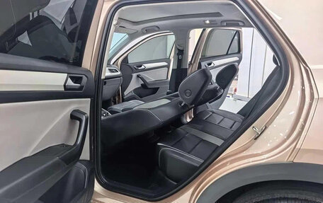 Volkswagen T-Roc I, 2023 год, 1 700 000 рублей, 15 фотография