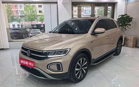 Volkswagen T-Roc I, 2023 год, 1 700 000 рублей, 17 фотография