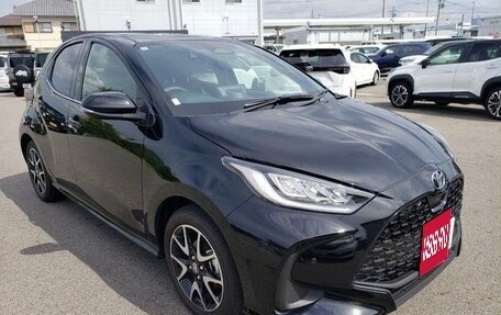 Toyota Yaris, 2023 год, 1 014 000 рублей, 3 фотография