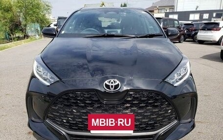 Toyota Yaris, 2023 год, 1 014 000 рублей, 2 фотография