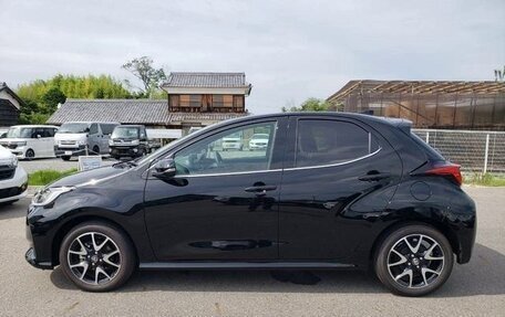 Toyota Yaris, 2023 год, 1 014 000 рублей, 8 фотография