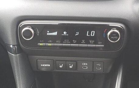 Toyota Yaris, 2023 год, 1 014 000 рублей, 13 фотография