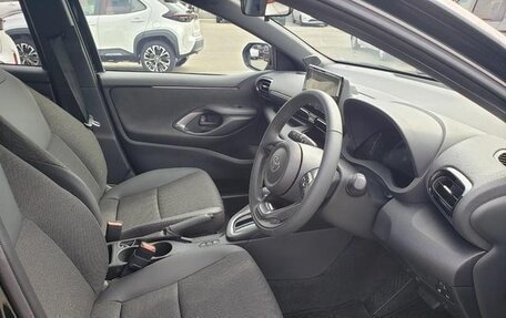 Toyota Yaris, 2023 год, 1 014 000 рублей, 9 фотография