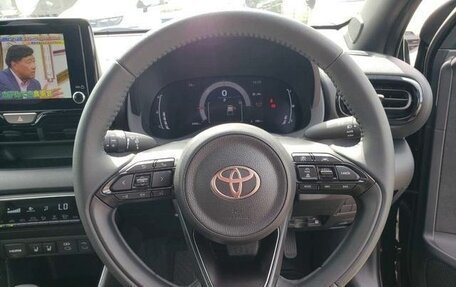 Toyota Yaris, 2023 год, 1 014 000 рублей, 11 фотография