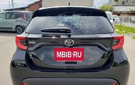 Toyota Yaris, 2023 год, 1 014 000 рублей, 5 фотография