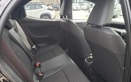 Toyota Yaris, 2023 год, 1 014 000 рублей, 19 фотография
