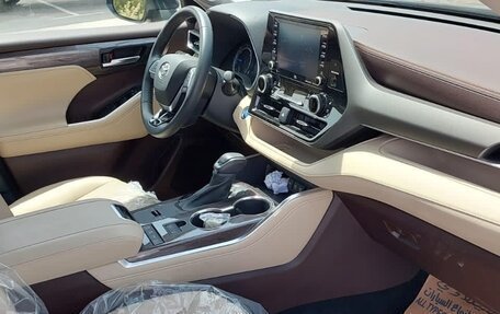 Toyota Highlander, 2021 год, 4 750 000 рублей, 15 фотография