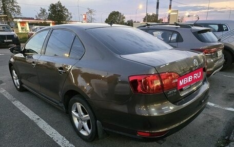 Volkswagen Jetta VI, 2012 год, 999 000 рублей, 3 фотография