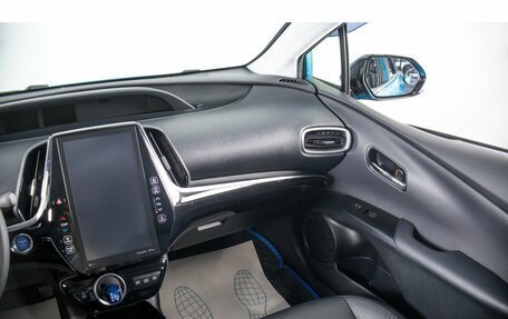 Toyota Prius IV XW50, 2019 год, 2 999 000 рублей, 14 фотография