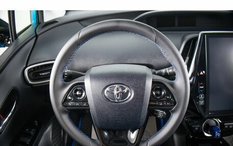 Toyota Prius IV XW50, 2019 год, 2 999 000 рублей, 15 фотография