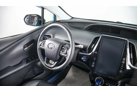 Toyota Prius IV XW50, 2019 год, 2 999 000 рублей, 12 фотография