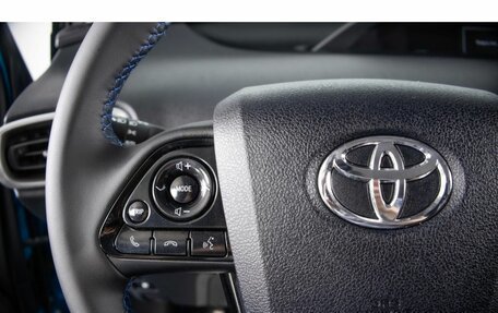 Toyota Prius IV XW50, 2019 год, 2 999 000 рублей, 16 фотография
