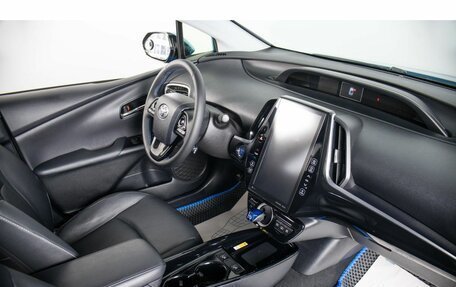 Toyota Prius IV XW50, 2019 год, 2 999 000 рублей, 11 фотография