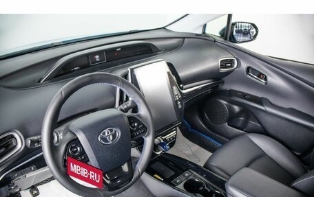 Toyota Prius IV XW50, 2019 год, 2 999 000 рублей, 8 фотография