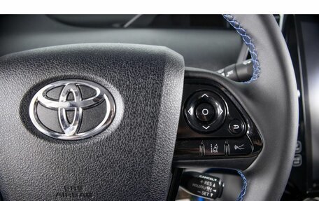 Toyota Prius IV XW50, 2019 год, 2 999 000 рублей, 17 фотография
