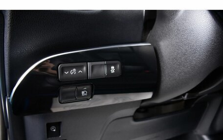 Toyota Prius IV XW50, 2019 год, 2 999 000 рублей, 22 фотография