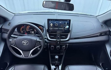 Toyota Yaris, 2022 год, 1 280 050 рублей, 6 фотография