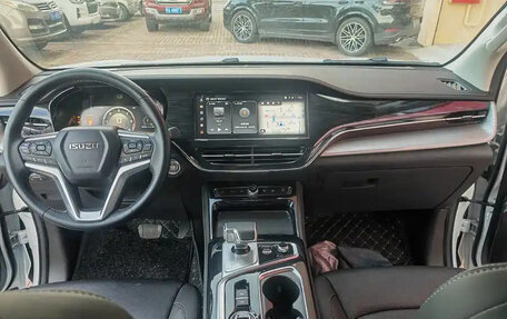 Isuzu D-Max, 2025 год, 2 460 888 рублей, 12 фотография