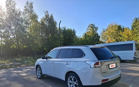 Mitsubishi Outlander III рестайлинг 3, 2014 год, 1 280 000 рублей, 5 фотография