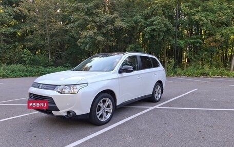 Mitsubishi Outlander III рестайлинг 3, 2014 год, 1 280 000 рублей, 4 фотография