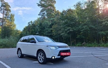 Mitsubishi Outlander III рестайлинг 3, 2014 год, 1 280 000 рублей, 3 фотография