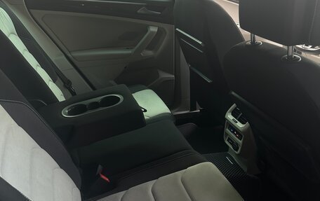 Volkswagen Tiguan II, 2018 год, 2 365 000 рублей, 19 фотография
