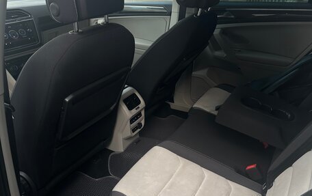 Volkswagen Tiguan II, 2018 год, 2 365 000 рублей, 18 фотография