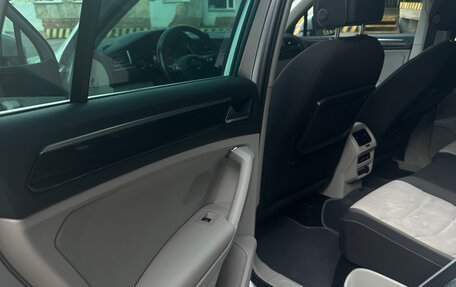 Volkswagen Tiguan II, 2018 год, 2 365 000 рублей, 17 фотография