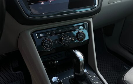 Volkswagen Tiguan II, 2018 год, 2 365 000 рублей, 27 фотография