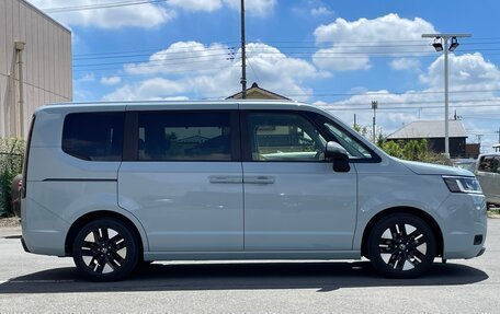 Honda Stepwgn, 2023 год, 2 250 000 рублей, 6 фотография