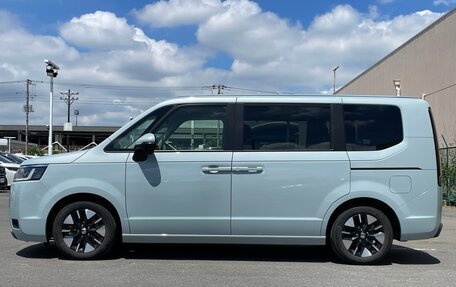 Honda Stepwgn, 2023 год, 2 250 000 рублей, 10 фотография