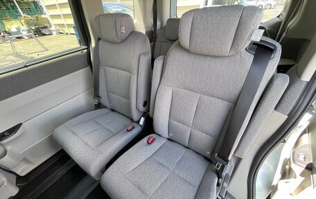 Honda Stepwgn, 2023 год, 2 250 000 рублей, 21 фотография
