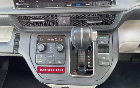 Honda Stepwgn, 2023 год, 2 250 000 рублей, 16 фотография