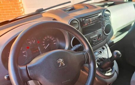 Peugeot Partner II рестайлинг 2, 2016 год, 1 065 000 рублей, 8 фотография