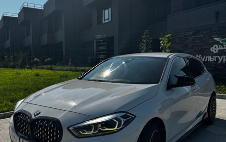 BMW 1 серия, 2021 год, 1 900 000 рублей, 2 фотография