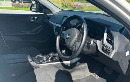 BMW 1 серия, 2021 год, 1 900 000 рублей, 7 фотография
