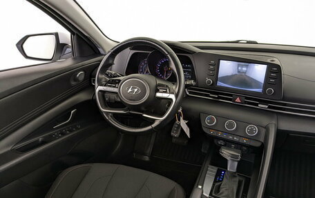 Hyundai Elantra, 2022 год, 1 950 000 рублей, 25 фотография