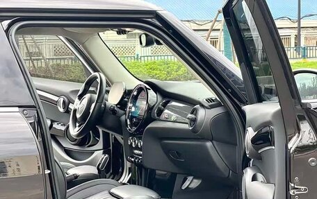 MINI Hatch, 2022 год, 1 870 000 рублей, 8 фотография