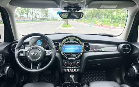 MINI Hatch, 2022 год, 1 870 000 рублей, 6 фотография