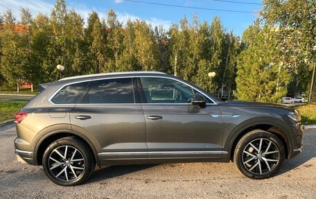 Volkswagen Touareg III, 2018 год, 4 600 000 рублей, 1 фотография