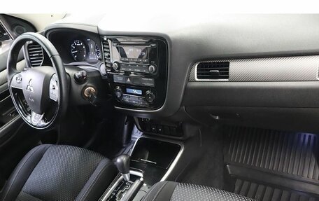 Mitsubishi Outlander III рестайлинг 3, 2018 год, 2 049 000 рублей, 5 фотография