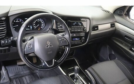 Mitsubishi Outlander III рестайлинг 3, 2018 год, 2 049 000 рублей, 6 фотография