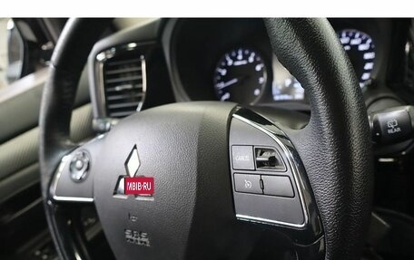 Mitsubishi Outlander III рестайлинг 3, 2018 год, 2 049 000 рублей, 8 фотография