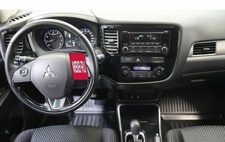 Mitsubishi Outlander III рестайлинг 3, 2018 год, 2 049 000 рублей, 9 фотография